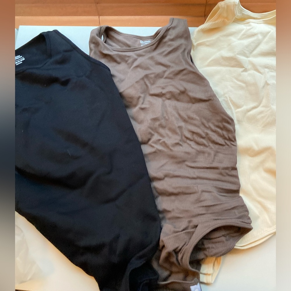 Set of 3 ribbed high neck bodysuits